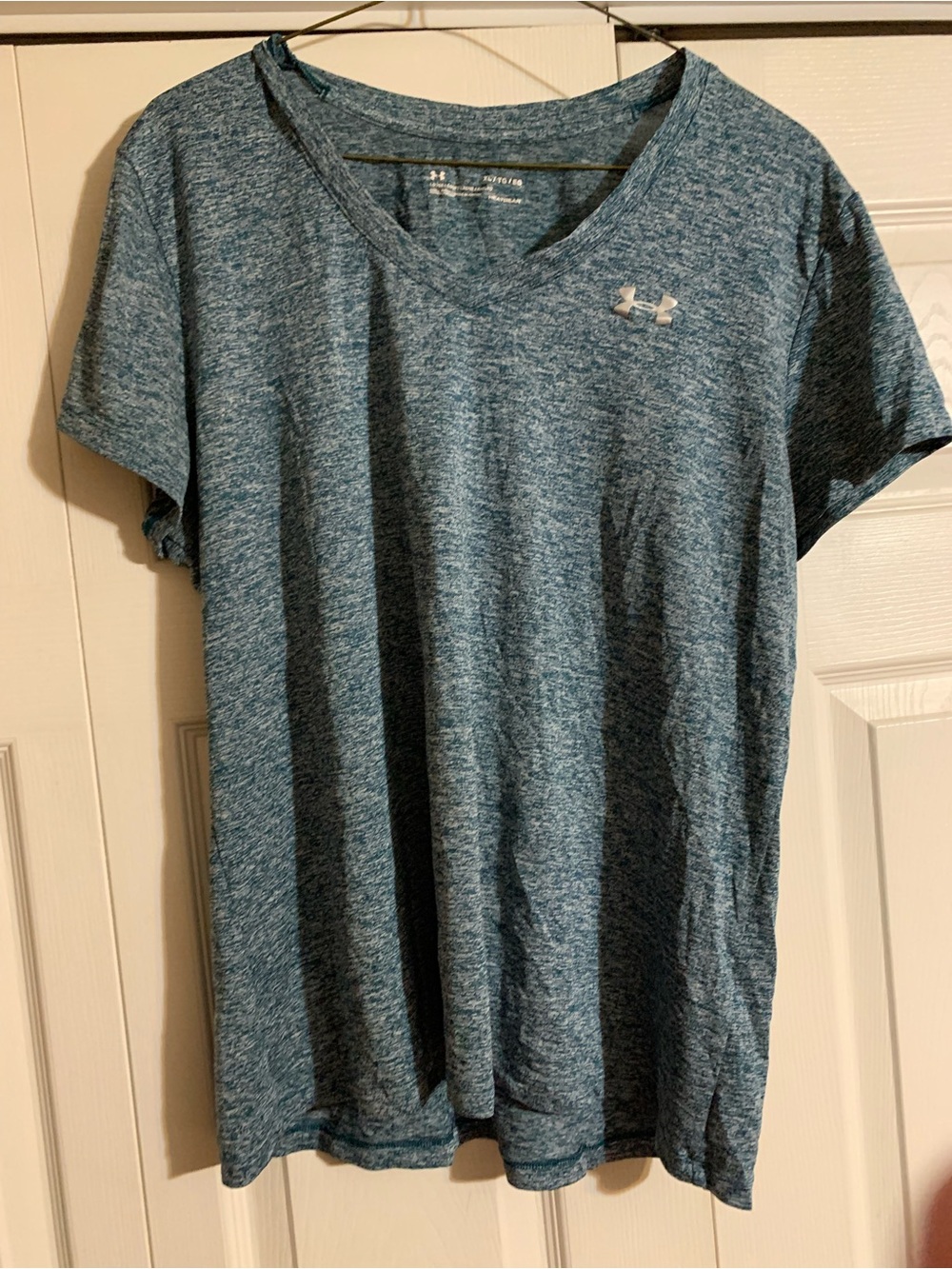 Women size XL Under Armour green Heather ex  V-Neck Heat Gear Performance Tee